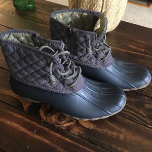 Black & Grey Sperry saltwater quilted boots